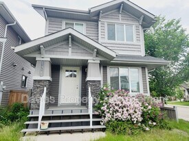 21912-21990 90 Ave NW in Edmonton, AB - Building Photo