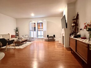 828 N Hudson Ave, Unit 215 in Los Angeles, CA - Building Photo - Building Photo