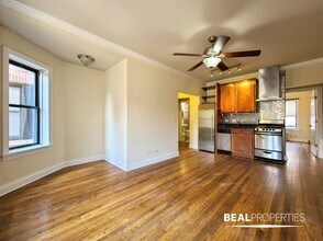 746 W Addison St in Chicago, IL - Building Photo - Building Photo