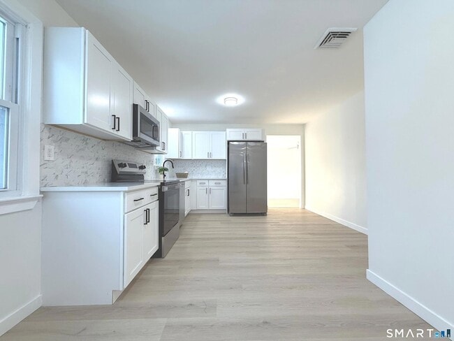 275 Dayton Rd in Trumbull, CT - Foto de edificio - Building Photo