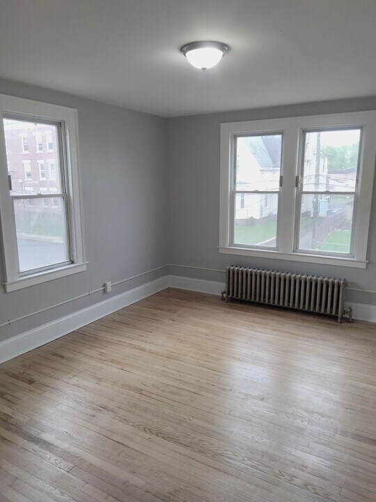 76 Kibbe St in Hartford, CT - Building Photo