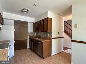 7607 Lee Landing Dr in Falls Church, VA - Building Photo - Building Photo