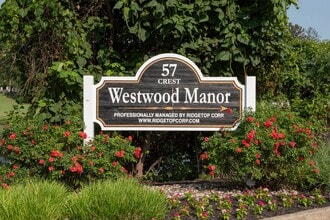 Westwood Manor in Westwood, NJ - Foto de edificio - Building Photo