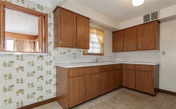 418 E 274th St in Euclid, OH - Building Photo - Building Photo