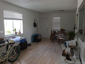 825 NE 6th St-Unit -7 in Fort Lauderdale, FL - Building Photo - Building Photo