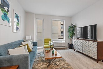 40 Westchester Pl in New Rochelle, NY - Building Photo - Building Photo