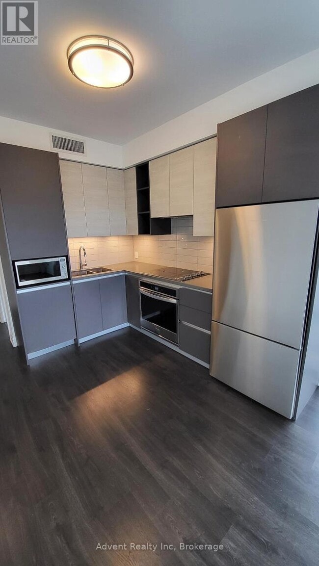 398 Hwy 7 in Richmond Hill, ON - Building Photo - Building Photo