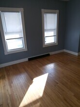 13 2nd St, Unit 1 in Attleboro, MA - Foto de edificio - Building Photo