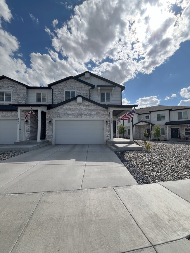 525 W Caroles Way