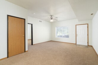 Lake Broadway Townhomes in Columbia, MO - Foto de edificio - Interior Photo