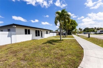 3001 SW 35th Ave in West Park, FL - Building Photo - Building Photo
