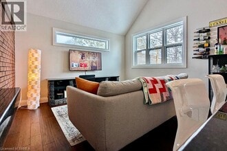 24 Locust St in Kitchener, ON - Building Photo - Building Photo