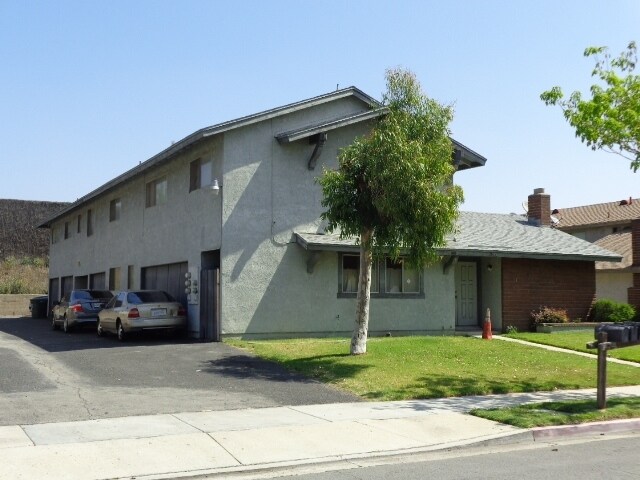 1555 E Fairfield Ct in Ontario, CA - Building Photo