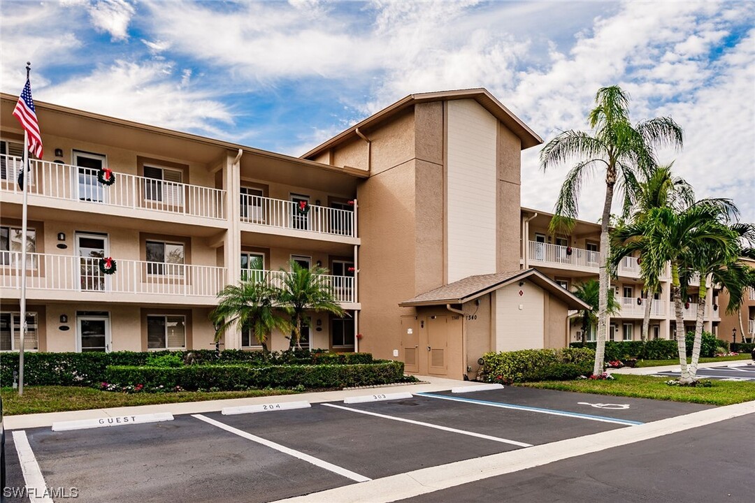 7340 Glenmoor Ln in Naples, FL - Foto de edificio