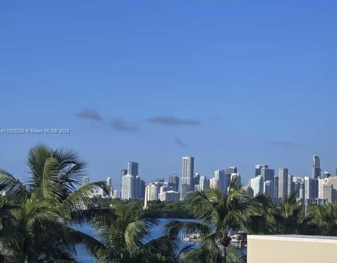 1658 Bay Rd in Miami Beach, FL - Building Photo