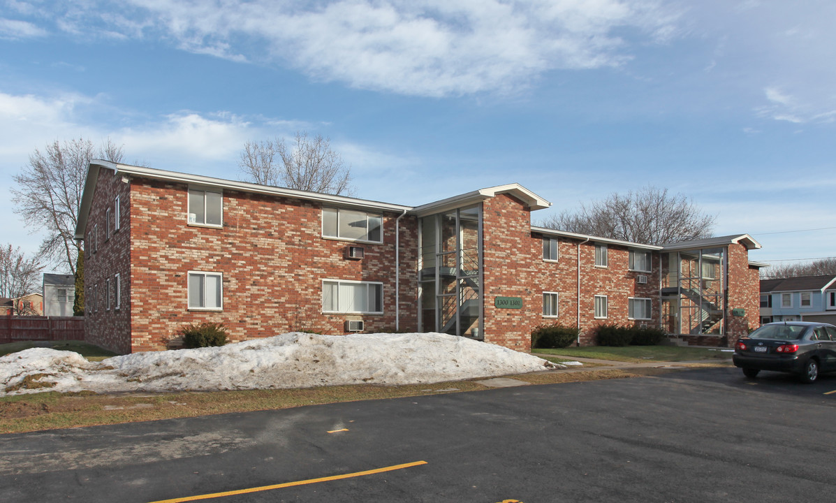 Stenson Manor Apartments in Rochester, NY - Building Photo