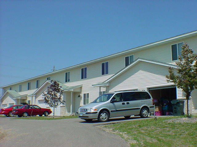 510-560 6th St NW in Maple Lake, MN - Foto de edificio - Building Photo