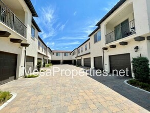 3230 E Yountville Dr in Ontario, CA - Building Photo - Building Photo