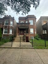 4743 W Jackson Blvd, Unit 1st floor in Chicago, IL - Building Photo