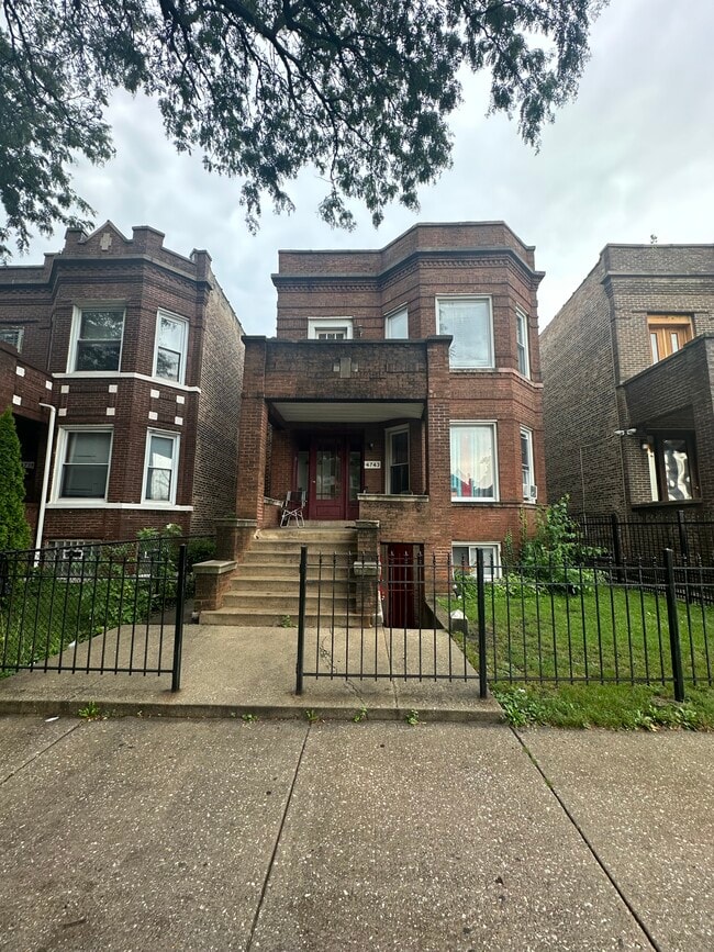 4743 W Jackson Blvd, Unit 1st floor