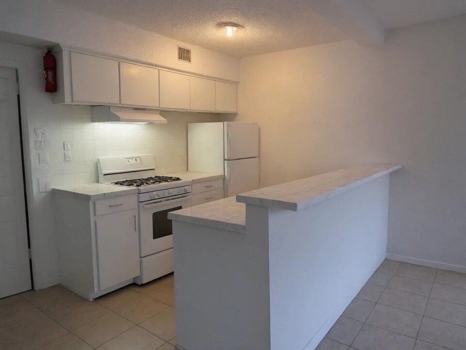 9745 Long Point Rd-Unit -10 in Houston, TX - Foto de edificio