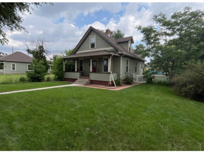 property at 821 N Cascade Ave