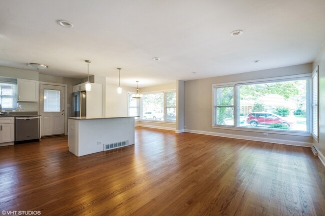 233 Thelin Ct in Wilmette, IL - Building Photo - Building Photo