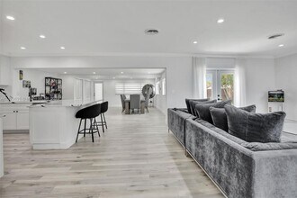 4117 McKinley St in Hollywood, FL - Foto de edificio - Building Photo