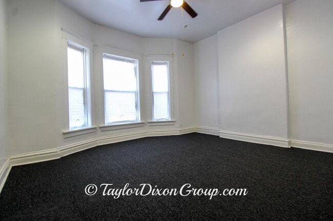 4249 W Maypole Ave in Chicago, IL - Building Photo - Building Photo