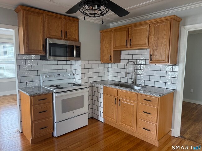 159 Hickory St in Norwich, CT - Building Photo - Building Photo