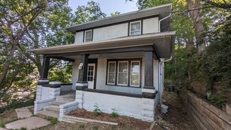 137 Nicholas St in Council Bluffs, IA - Building Photo