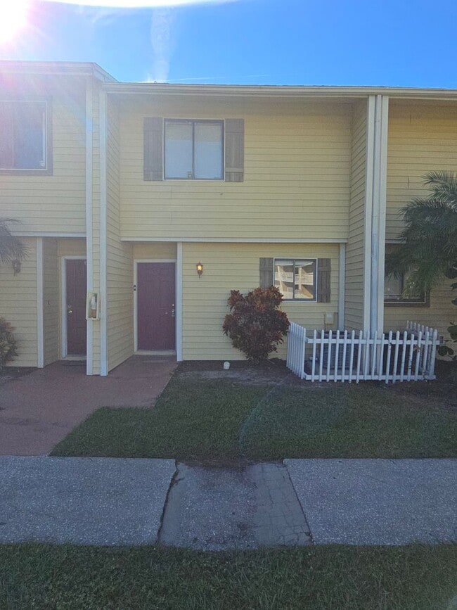 22640 Watersedge Blvd in Land O Lakes, FL - Building Photo - Building Photo