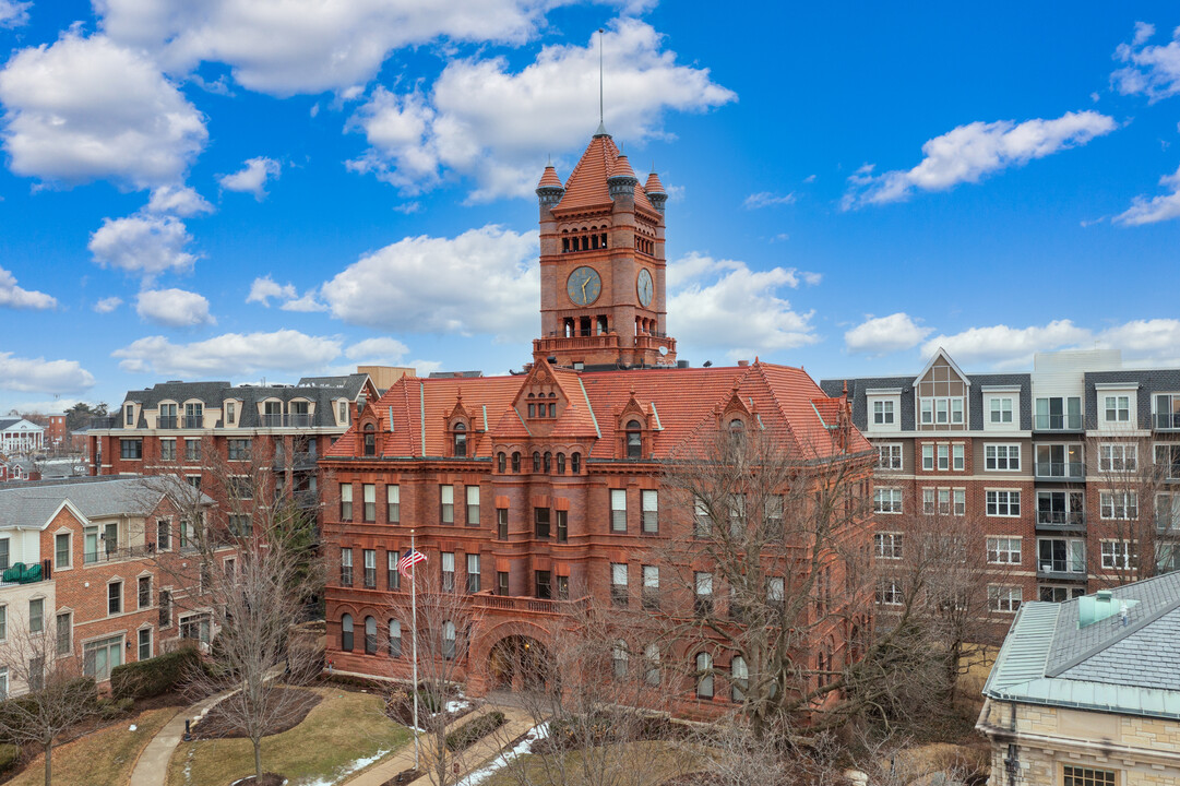 Courthouse Square in Wheaton, IL - Building Photo