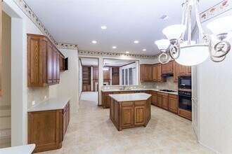 5717 Sweetbriar Dr in Richardson, TX - Foto de edificio - Building Photo