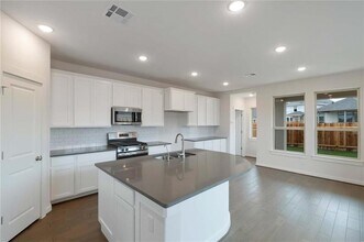 205 Rosebush Dr in Liberty Hill, TX - Building Photo - Building Photo