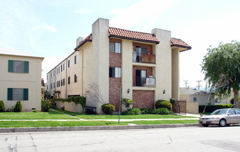 1028 Elm Ave in Glendale, CA - Building Photo - Building Photo