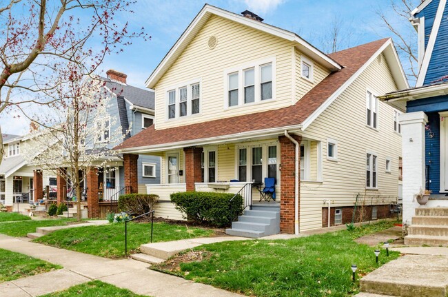 property at 228 E Kelso Rd