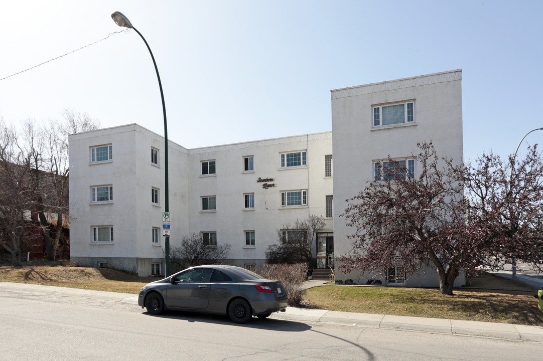 Scarboro Manor in Calgary, AB - Building Photo