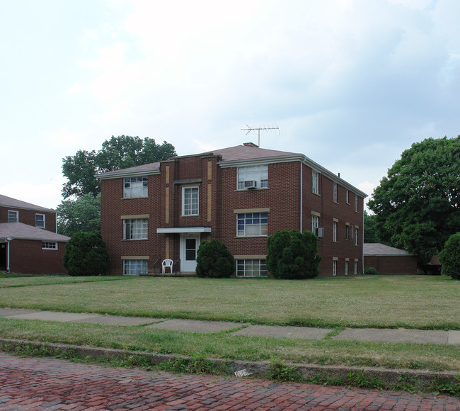 120 Harter Ave NW in Canton, OH - Building Photo - Building Photo