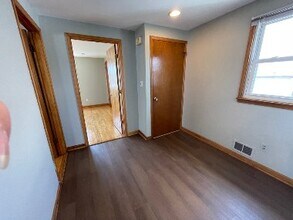 330 Sussex St, Unit No. 2 in Harrison, NJ - Foto de edificio - Building Photo