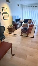 622 S Barrington Ave, Unit 103 in Los Angeles, CA - Building Photo - Building Photo