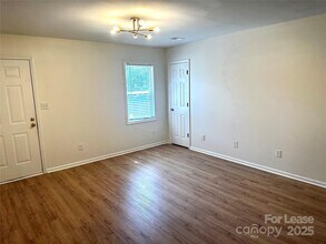 5591 Wrenn Dr in Denver, NC - Building Photo - Building Photo