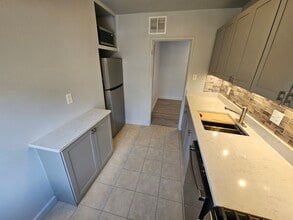 91 Rumson Rd NE, Unit Rumson Rd C30 in Atlanta, GA - Foto de edificio - Building Photo