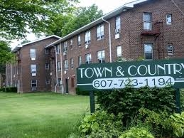 Town & Country Apartments in Binghamton, NY - Foto de edificio