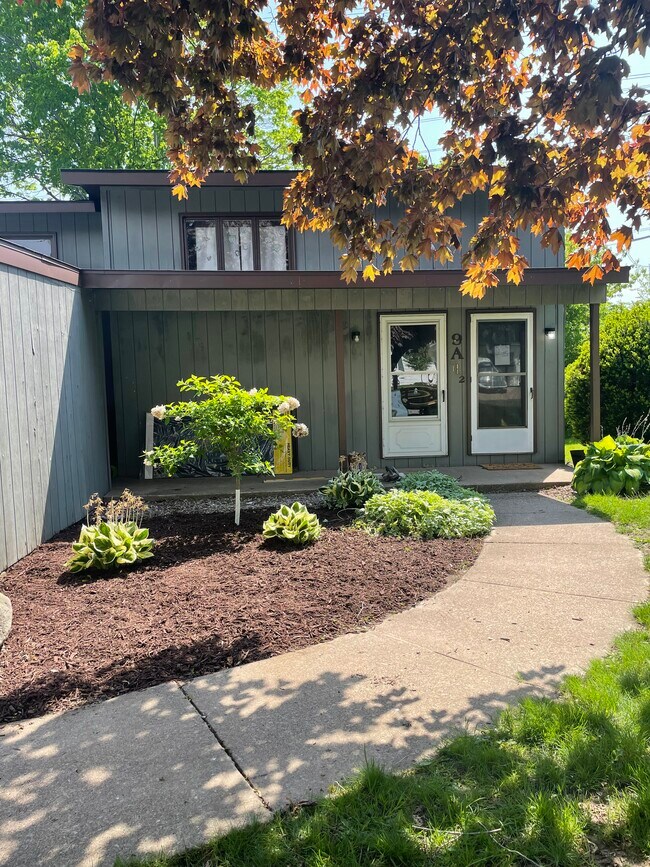 9 Sunrise Dr Rentals in Oswego, NY