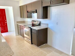 1014 Harvard Ave in Clovis, CA - Building Photo - Building Photo
