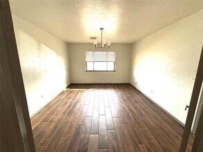 3301 NW 64th St in Oklahoma City, OK - Foto de edificio - Building Photo