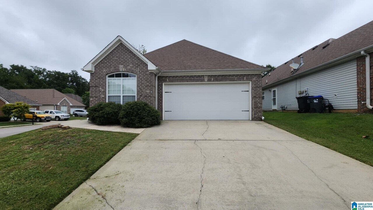 299 High Ridge Dr in Pelham, AL - Building Photo