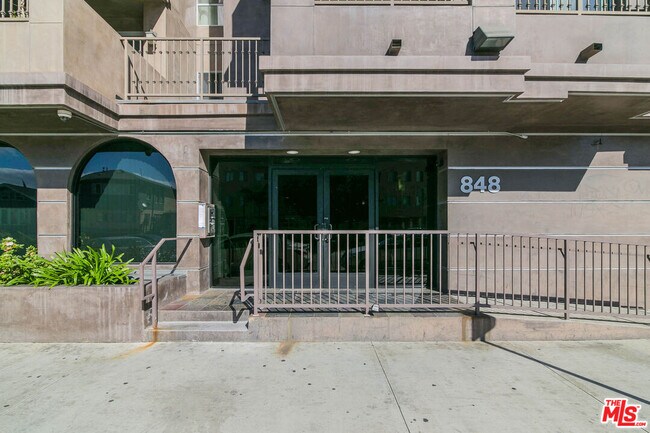 848 Irolo St in Los Angeles, CA - Foto de edificio - Building Photo