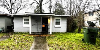 1036 Allen Ave in Savannah, GA - Building Photo